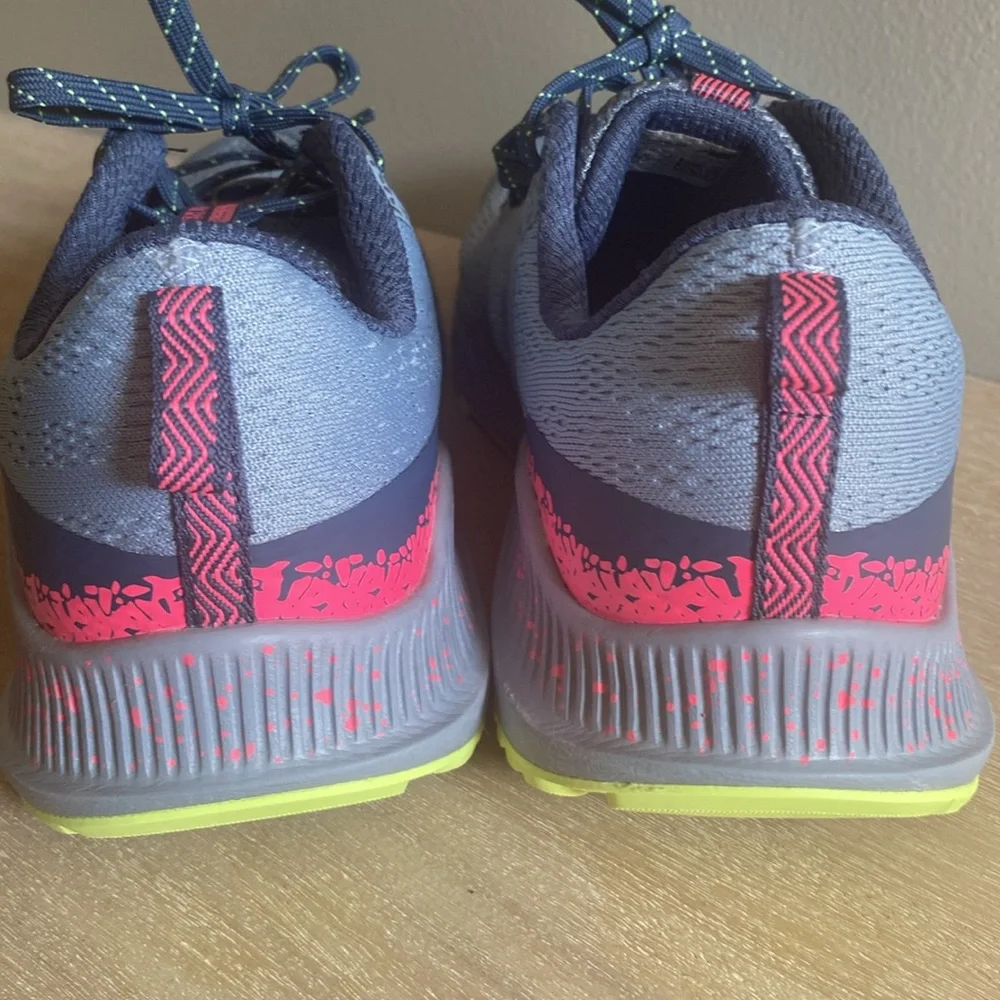New ballots women’s sneakers. Size 6. - Picture 11 of 11
